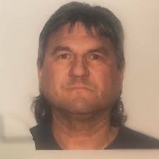 Do motorcyclists wave at trikes with two or three fingers?