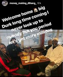 The brother of rapper lil durk has been found dead, officials confirmed, but a cause of death remains unclear. Pai Do Lil Durk E Liberado Da Prisao E Reencontra O Rapper Apos 25 Anos Atras Das Grades Rap 24 Horas
