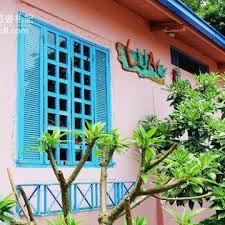 新竹景點 竹北景觀餐廳 喜木咖啡 一處位於新竹竹北田園間的白色建築 位置有些隱密 有些難找 不過步入了喜木咖啡 感覺別有洞天 裡頭有一小片草皮 還可以看到田園稻田風光 outdoor structures outdoor plants