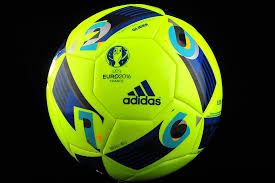 Il en rêve depuis toujours et le voilà en train de d'arrêter son ballon, seul en plein milieu du stade. Ball Adidas Beau Jeu Glider Ao2220 Euro 2016 Size 5 R Gol Com Football Boots Equipment