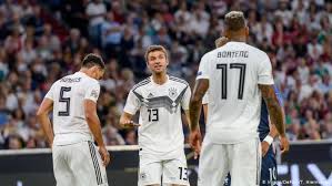 التعادل يحسم اللقاء الودي بين منتخب المانيا ومنتخب صربيا، في لقاء ودي ولكنه كان بطابع رسمي قوي وحماسي بين منتخب المانيا بطل العالم في عام 2014، أمام منتخب صربيا. Ù…Ø§Ø°Ø§ Ø¨Ù‚ÙŠ Ù…Ù† Ø¬ÙŠÙ„ Ø£Ù„Ù…Ø§Ù†ÙŠØ§ Ø§Ù„Ø°Ù‡Ø¨ÙŠ Ø§Ù„ÙØ§Ø¦Ø² Ø¨Ù…ÙˆÙ†Ø¯ÙŠØ§Ù„ 2014 Ø±ÙŠØ§Ø¶Ø© ØªÙ‚Ø§Ø±ÙŠØ± ÙˆØªØ­Ù„ÙŠÙ„Ø§Øª Ù„Ø£Ù‡Ù… Ø§Ù„Ø£Ø­Ø¯Ø§Ø« Ø§Ù„Ø±ÙŠØ§Ø¶ÙŠØ© Ù…Ù† Dw Ø¹Ø±Ø¨ÙŠØ© Dw 02 08 2019