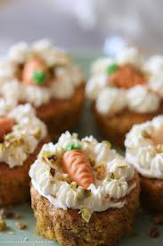 Für das topping den frischkäse mit dem zucker cremig rühren. Mohren Muffins Mit Frischkase Frosting Maria Es Schmeckt Mir