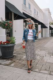 Leopard Midi Skirt With A T Shirt Printed Skirt Outfit Skirt Outfits Summer Leopard Skirt Outfit