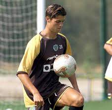 The fitness fanatic said 'agua!' as he protested soft drinks in favour of promoting water. Cristiano Ronaldo Beschreibt Die Zeit Als Er Jeden Tag Weinte Welt