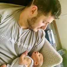 Continuing our Chief Spotlight Series with Dr. Alexander Harrison Sr.  📍Hometown: Shaker Heights, OH 🎓 Post-Grad Plan: MFM Fellowship at the  University of Kentucky @ukmfmfellowship 🌟 Favorite Residency Memory:  Delivering a set