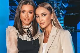 На фото ксения бородина с дочерьми марусей и теей. Krasotki Kseniya Borodina I Olga Buzova Voshitili Poklonnikov Sovmestnym Foto V Seti Penza Vzglyad
