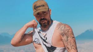 En su regreso, sargento rap comenzó una relación amorosa con cami g, quien al parecer fue su novia muchos años atrás y ahora tendrán un hijo seré breve y tocaré temas que no había tocado antes. Survivor Mexico Asi Lucia Sargento Rap En Big Brother Irreconocible El Heraldo De Mexico