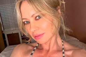 Video: Italian TV Presenter Shows Impressive Physique at 52