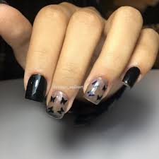 40 increíbles diseños en blanco y negro para pintar tus uñas. Unas Acrilicas Transparentes Con Mariposas Negras