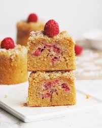 Moelleux Crumbelises Amande Framboise Les Degustations Dangereuses En 2020 Moelleux Cuisine Savoureuse Carres Rice Krispies