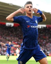 Mount, 22, spotted young belle in the crowd as he was walking around the pitch with his friend declan rice. 10 Potret Memesona Mason Mount Bintang Chelsea Yang Bikin Jatuh Hati