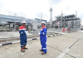 Tugas seorang staff lapangan pertamina. Pertamina Ep Terapkan Tanjung Polymer Field Trial Tpft