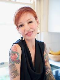 In my latest #FeministFriday Podcast, Heidi Everett & I had an honest & raw  discussion about her experience of surviving Schizophrenia