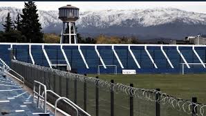 Jan 06, 2021 · los hinchas se movilizaron desde distintos puntos hacia la plaza del departamento de godoy cruz, que había sido vallada, y en caravana se trasladaron hasta el estadio feliciano gambarte, donde. La Vuelta A Casa Vavel Argentina
