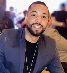 Jovem morto por PM em boate é enterrado em Irajá