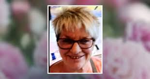 Lisa Devries's Instagram, Twitter & Facebook