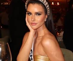 Ataques, hostigamientos y bullying a miss Chile Emilia Dides por parte de  canal 13 recibió cerca de 7 mil 200 denuncias en CNTV. Acusan a Pamela Díaz  y a panel del programa "