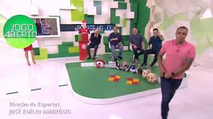 Em comemoração ao dia dos namorados, a gente dá só um selinho para representar o amor para a galera que está assistindo ao programa. Renata Fan Tira Denilson Do Serio E Ele Abandona O Palco Do Jogo Aberto Ao Vivo