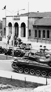 27 mayıs 1960 darbesi sonucunda anayasa ve tbmm feshedilirken ülkenin başbakanı ve iki bakanı ise idam edildi. 27 Mayis Darbesi Gazete Mansetlerine Nasil Yansidi Foto Galerisi
