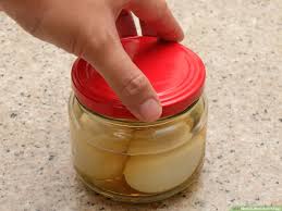Provide a short description of the article. 3 Ways To Store Boiled Eggs Wikihow