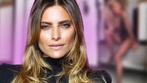 Sie wuchs bis zu ihrem siebten lebensjahr in berlin auf und zog dann gemeinsam mit ihrer mutter nach. Sophia Thomalla Strumpfhosen Bei Der Hitze Hier Haben Die Fans Mitleid Mit Ihr Bunte De