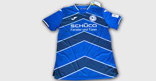 Hier ist das arminia bielefeld trikot der saison 2016/17. Arminia Bielefeld Tabellenfuhrer Der 2 Liga Signiert Trikot