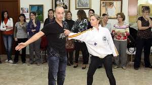 El alcalde y las Amas de Casa defienden la actuación de Mario Pons en el  curso