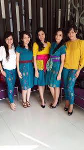 Namun sebagian yang lain para desainer indonesia justru menggali model lama yang dimodifikasi dengan corak corak masa kini. Baju Endek Bali Modern Server Gambar Myuniform Xyz