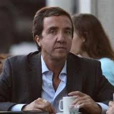 Biografia y Noticias de Alejandro Paul Vandenbroele ||| TresLineas.com.ar