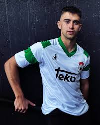 La tienda del Racing - Tienda Oficial - Te advertimos que ibas a enamorarte.... ¿Qué esperas para pedir la tuya? "Nueva" camiseta retro Austral 1982/83 del @RealRacingClub 💚🤍 | Facebook