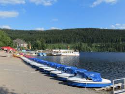 From wikimedia commons, the free media repository. Ein Ferienhaus Am Titisee Mieten Ferienhaus Am See