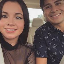 La historia de amor entre Sarita, hija de José José, y su actual esposo