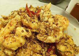 Saya pernah menyediakan udang goreng butter di sini. Resep Udang Goreng Nestum Oat Anti Gagal Sweetbuyouts