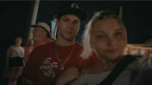 Hey guys could I get some help... My boyfriend and I wanted to get some  cute pictures for the 4th of July but our faces are too blurry to fix  myself ...