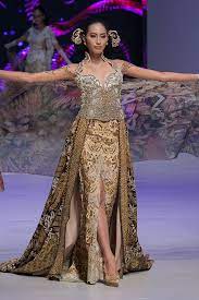 Avantie, kebaya rancangan ghea panggabean, kebaya rancangan oscar lawalata, kebaya rancangan amy atmanto, kebaya rancangan zaskia sungkar, kebaya rancangan biyan, kebaya rancangan designer indonesia, fave indonesian kebaya on pinterest kebaya, batik dress via. Anne Avantie Gaun Formal Panjang Model Pakaian Renda Kebaya