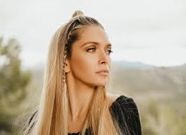 Music love peace 🌍 🌎 🌏 founder @verabeauty.official taplink.cc/ververa. Vera Brezhneva Priznalas Revnuet Li Ee Konstantin Meladze Glamurchik Tochka Net