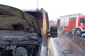 Egy ember beszorult a gépkocsiba. Kigyulladt Egy Kisteherauto Az M1 M7 Autopalya Kozos Szakaszan Budaorsi Info