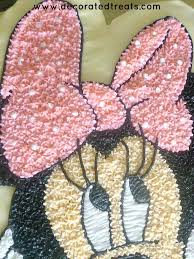I had pink cake plates we could use and hazel was willing, however i kept seeing plates with ears on them as i researched for ideas. Minnie Mouse Cake For 2nd Birthday An Easy Tutorial Decorated Treats