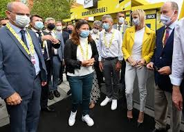 Nous allons découvrir le marché des lices, le deuxième marché. Prince Albert And Princess Charlene Gave The Start Of Tour De France 2020