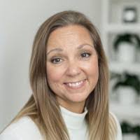 Lisa Pendley's Instagram, Twitter & Facebook