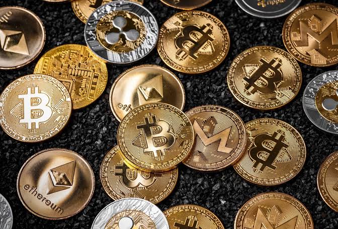 Maioria dos eleitores deseja comprar criptomoedas e desconfia da estabilidade do dólar
