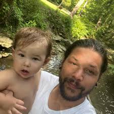 How to find a solid team to play Apex Legends with?