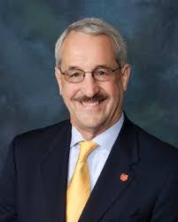 Melanie Chitwood's Instagram, Twitter & Facebook