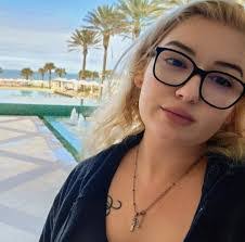 Kathy Nickles's Instagram, Twitter & Facebook