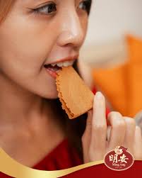 Ming Ang Confectionery 明安特產專賣店|  新年必备：娘惹蛋卷和手工蛋扁，南洋风味，6种口味供您选择！纯手工制作，口感薄脆，幸福满满。 Link 🔗 in bio CNY  Essentials! Handmade Nyonya Egg Rolls and Kuih Kapet, featuring 6...