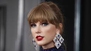 Ella Swift's Instagram, Twitter & Facebook