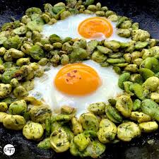 C Est Ma Fournee Feves A L Ail Et A L Aneth Avec Des Oeufs Frits Sabrina Ghayour Recette Feves Recettes De Cuisine Recettes Sante Facile