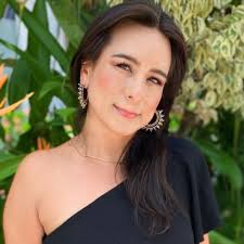 Welcome to Romantics! A community of hopeless romantics, where we share  love quotes, relationship advice and help each other. Ask your questions  and invite your friends to be a part of our