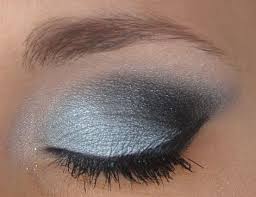 Black And Light Blue Eyeshadow Looks Wintery Blue Smokey Eye Using Urban Decay Eyeshadows Kiddie Pool Light Blue Gunmetal Dark Gray Creep Blac Blue Smokey Eye Grey Eyeshadow Grey Eye Makeup