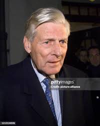 48 Geld Left Photos & High Res Pictures